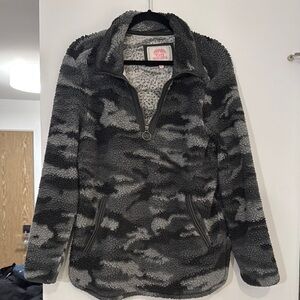 Gray Camouflage Pullover Hoodie with Soft Fleece Material